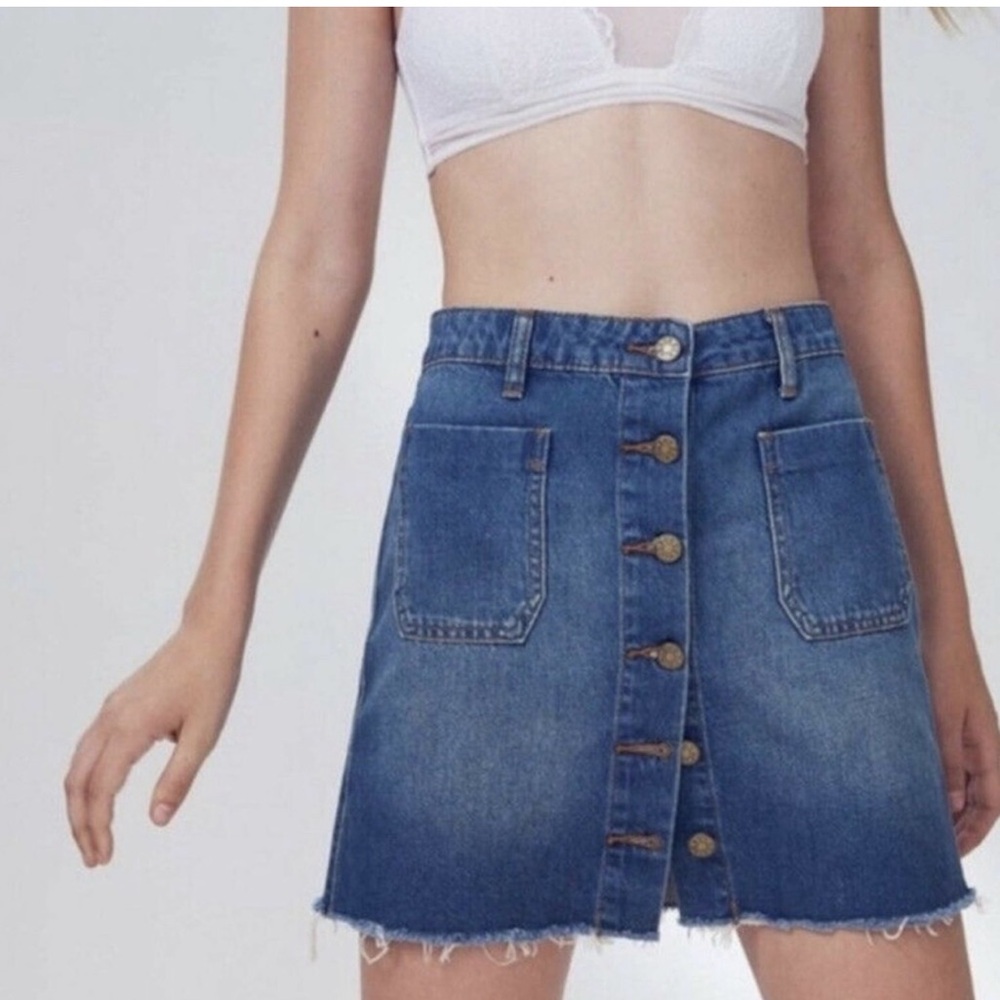 NWT Urban Outfitters BDG Button Down Blue Denim Skirt Raw Hem Women’s Medium